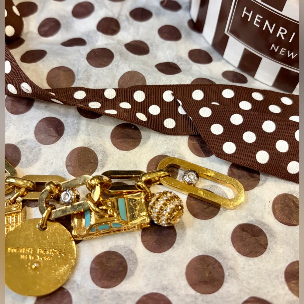HENRI BENDEL Gold-Tone Brass Charm Bracelet. EXTREMELY RARE/HARD TO FIND - Picture 12 of 16